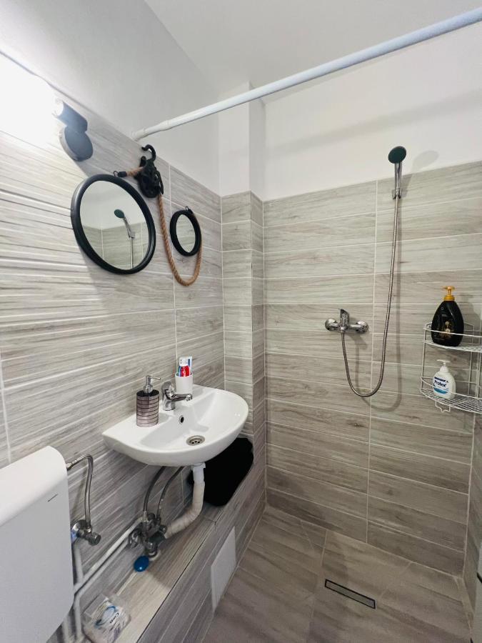 Miha Modern And Central Apartament Arad Extérieur photo